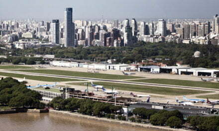 Intentan detener el paro de pilotos en Aerolíneas Argentinas