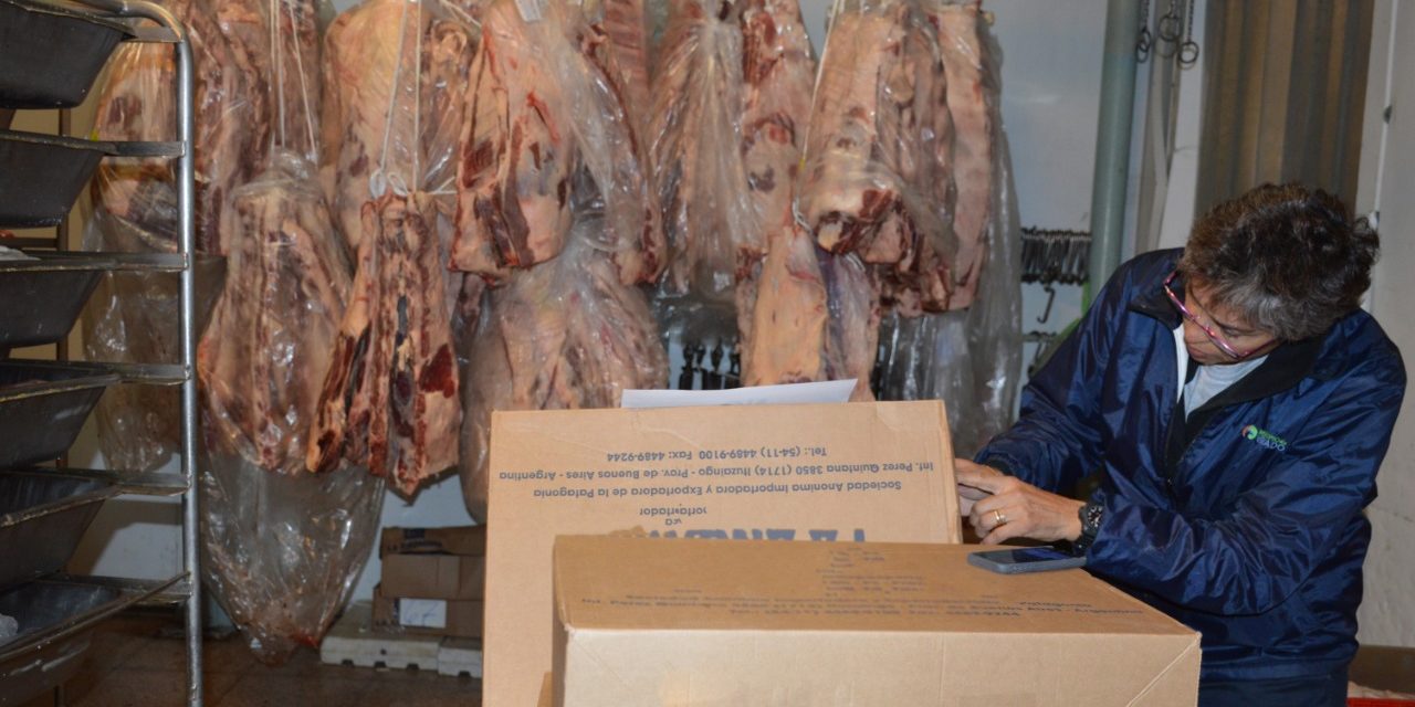 Un supermercado clausurado por vender carne en mal estado