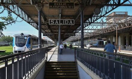 Tras estar 44 años sin funcionar volvió el tren urbano en Córdoba